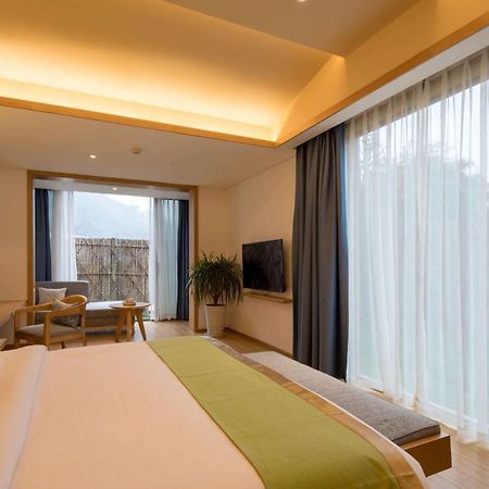 Howard Johnson Huashuiwan Hot Springs Resort Chengdu Bagian luar foto