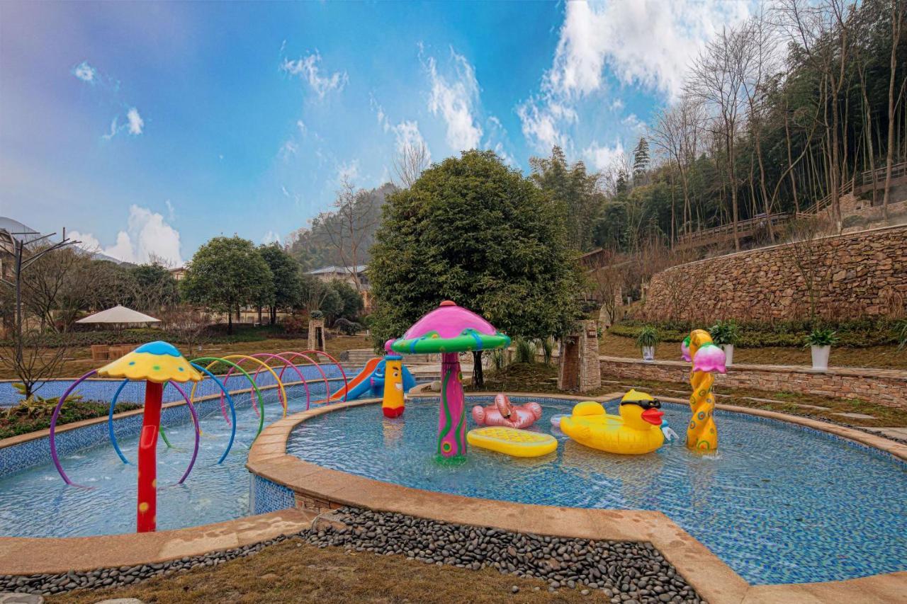 Howard Johnson Huashuiwan Hot Springs Resort Chengdu Bagian luar foto