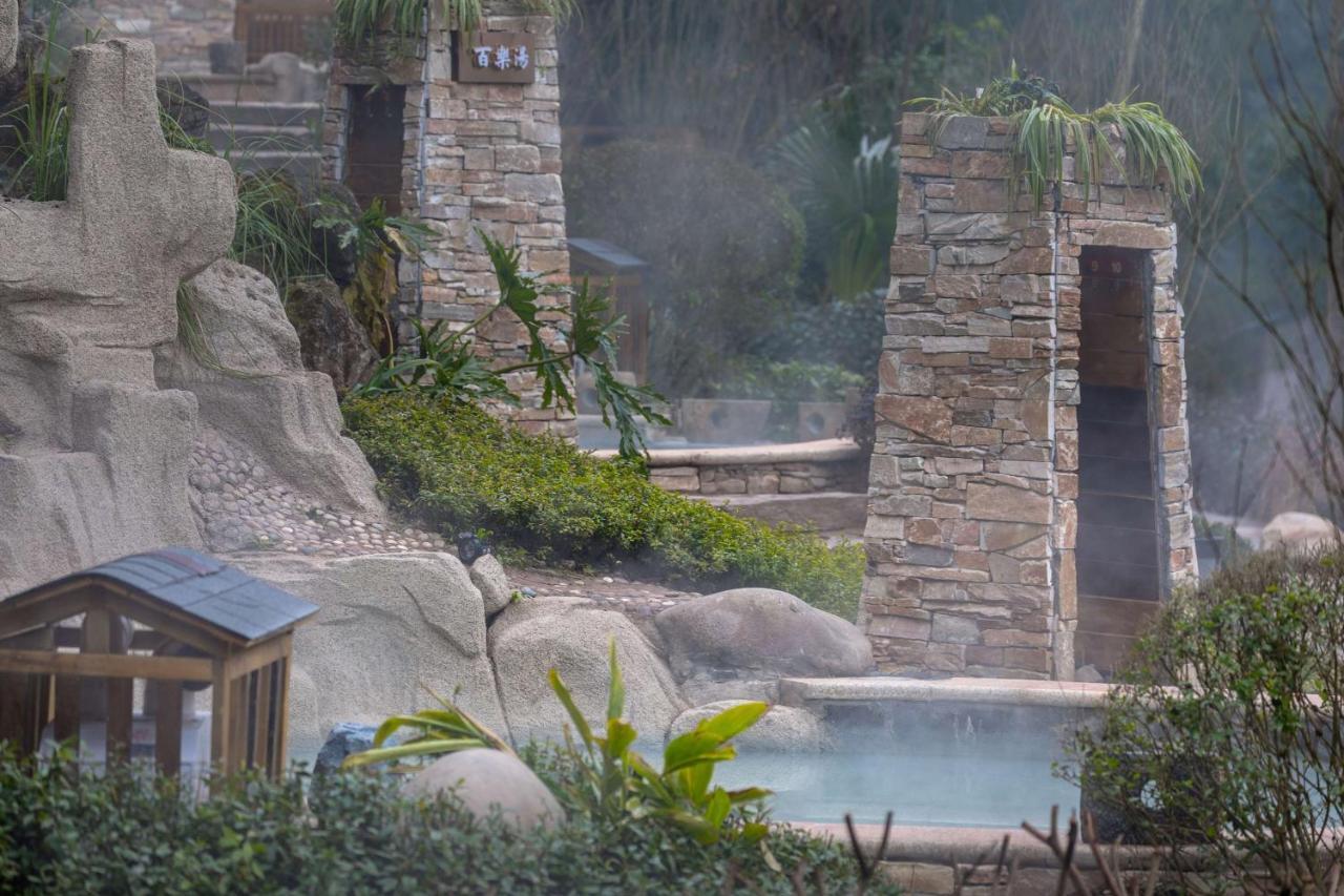 Howard Johnson Huashuiwan Hot Springs Resort Chengdu Bagian luar foto