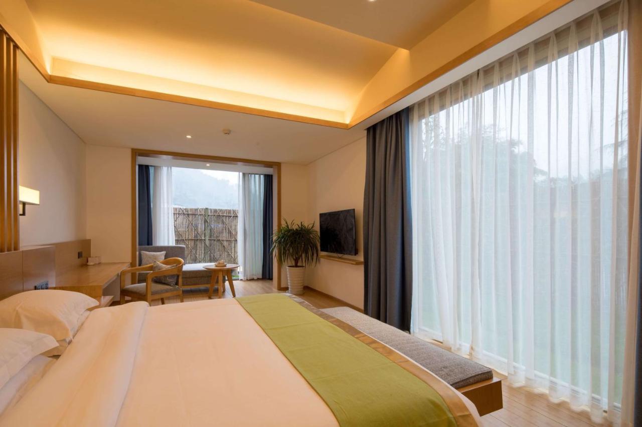 Howard Johnson Huashuiwan Hot Springs Resort Chengdu Bagian luar foto
