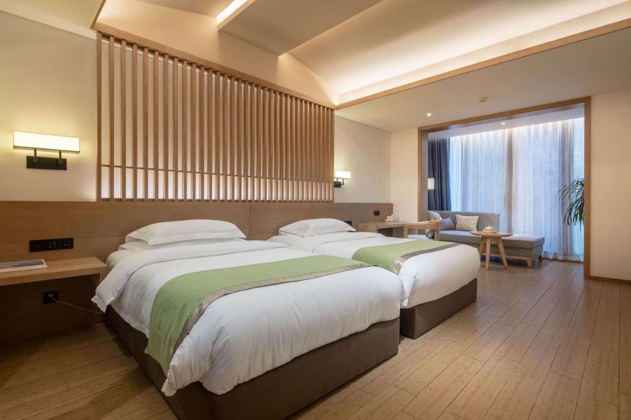 Howard Johnson Huashuiwan Hot Springs Resort Chengdu Bagian luar foto