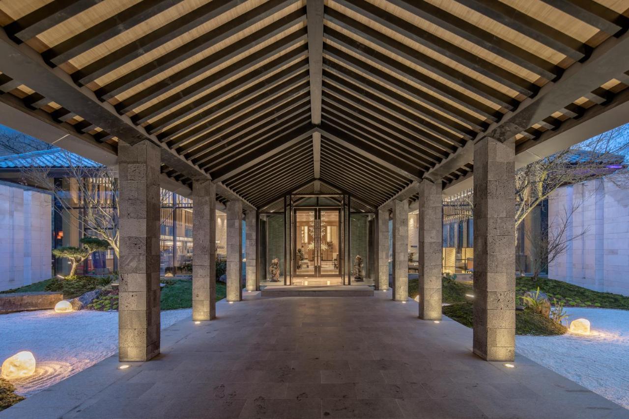 Howard Johnson Huashuiwan Hot Springs Resort Chengdu Bagian luar foto