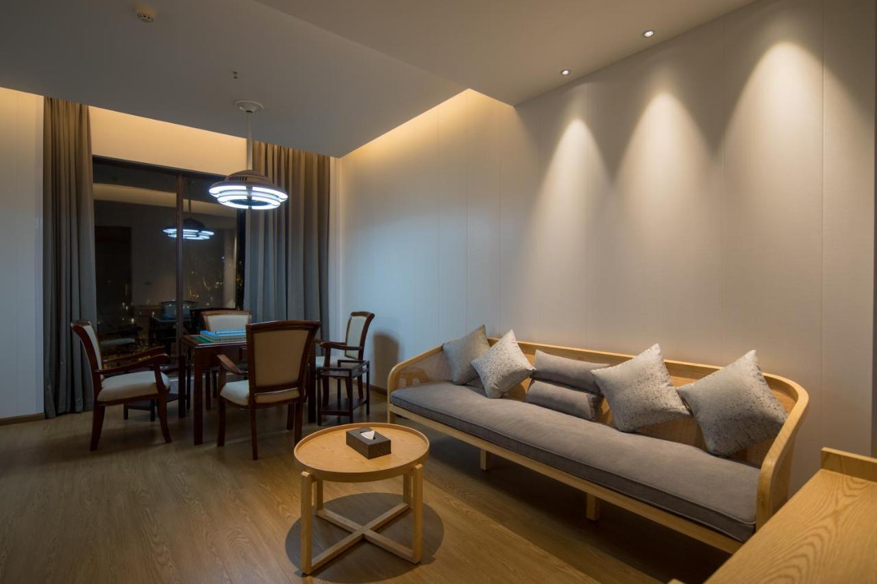 Howard Johnson Huashuiwan Hot Springs Resort Chengdu Bagian luar foto