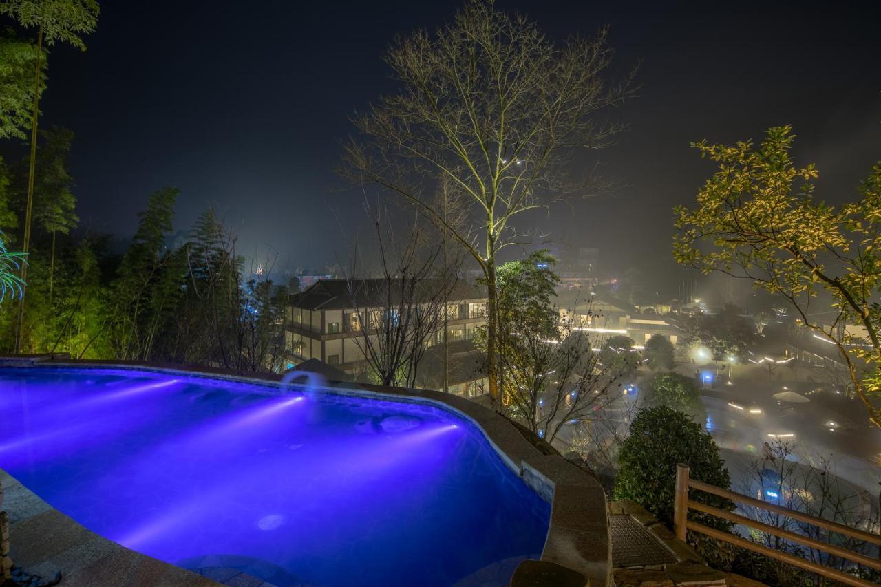 Howard Johnson Huashuiwan Hot Springs Resort Chengdu Bagian luar foto