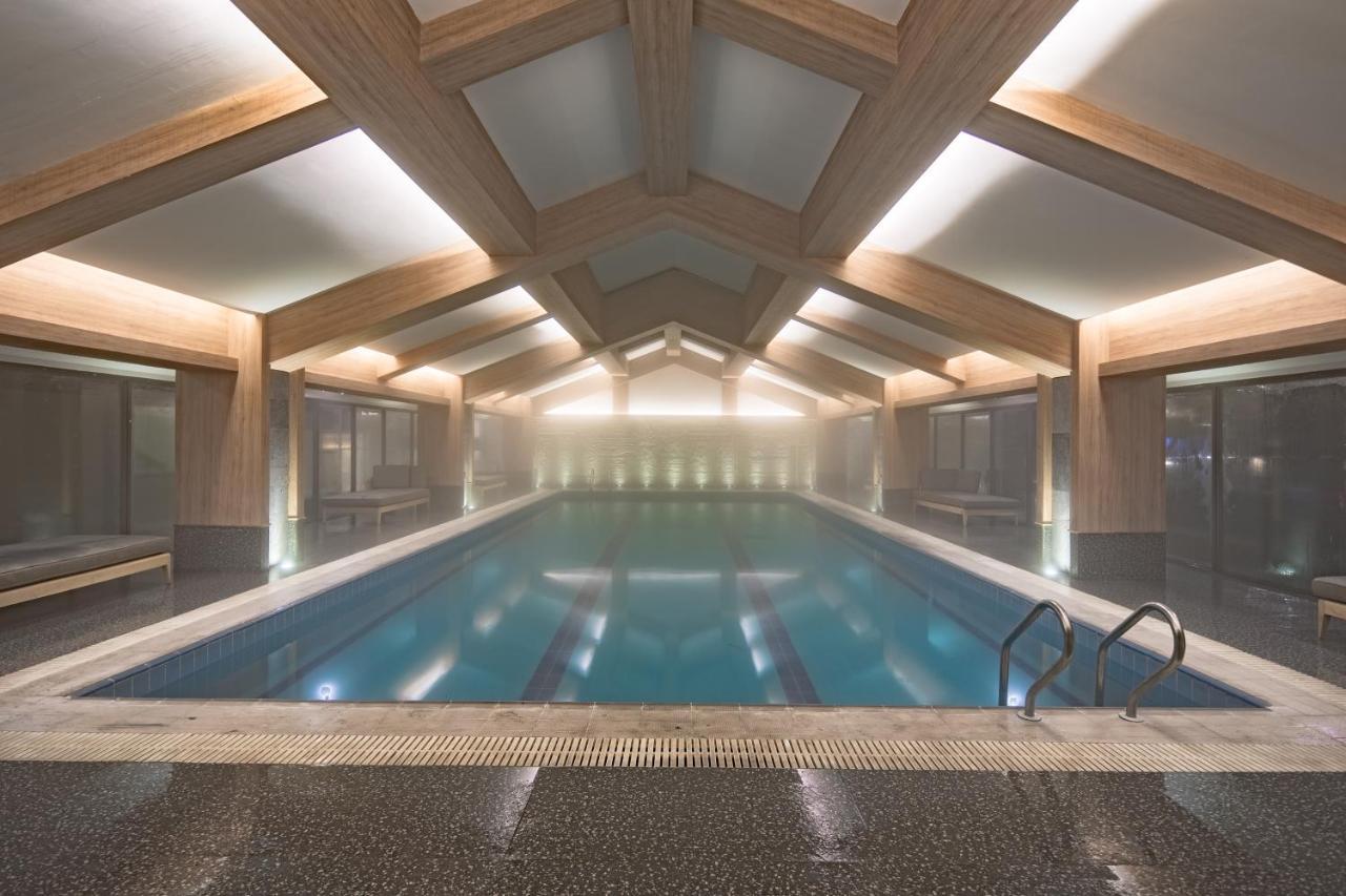 Howard Johnson Huashuiwan Hot Springs Resort Chengdu Bagian luar foto